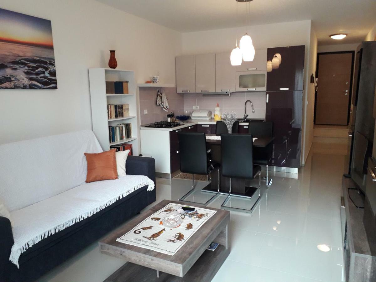 Appgiulia Apartment Pula Luaran gambar