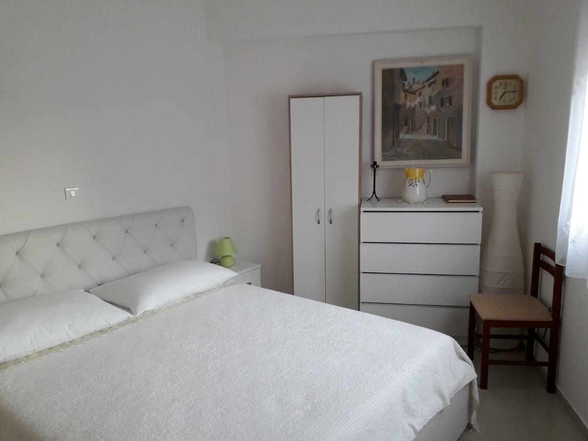 Appgiulia Apartment Pula Luaran gambar